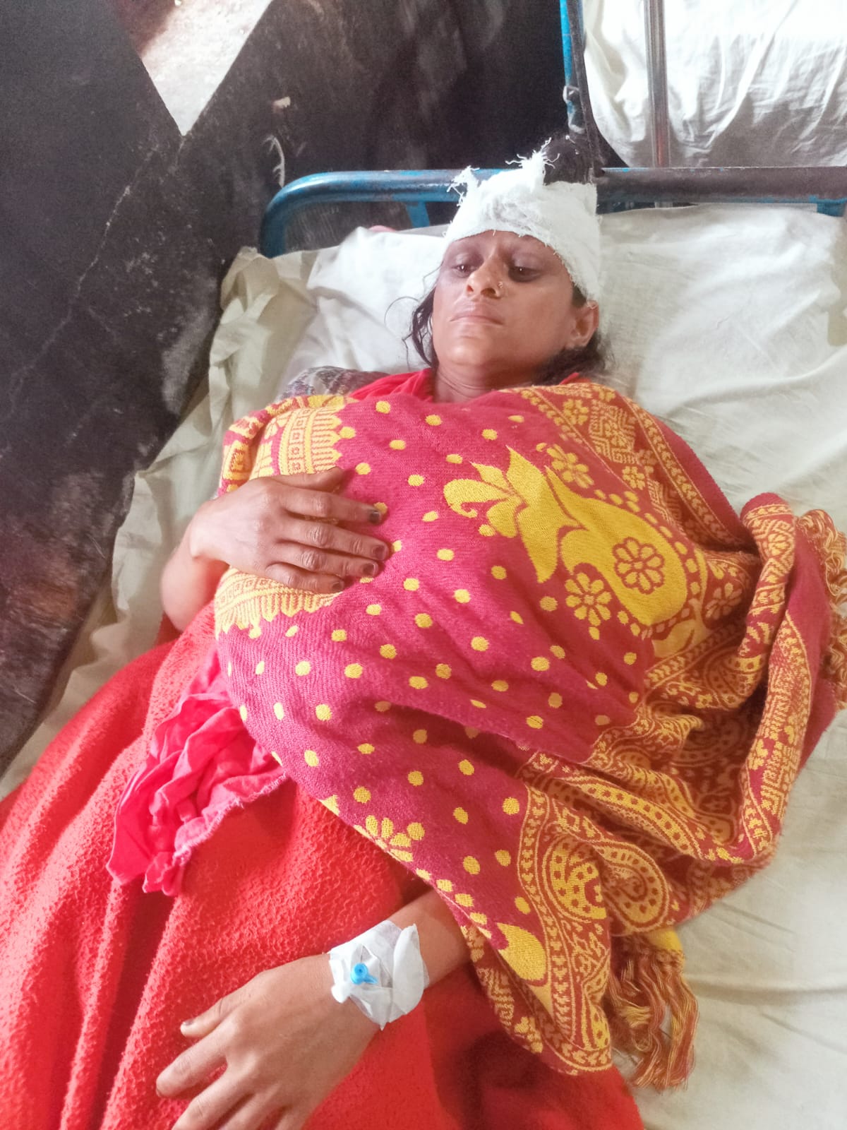 তাহিরপুরে গৃহবধূকে এলোপাতাড়ি কুপিয়ে অলংকার ছিনতাইহয়ে অভিযোগ।