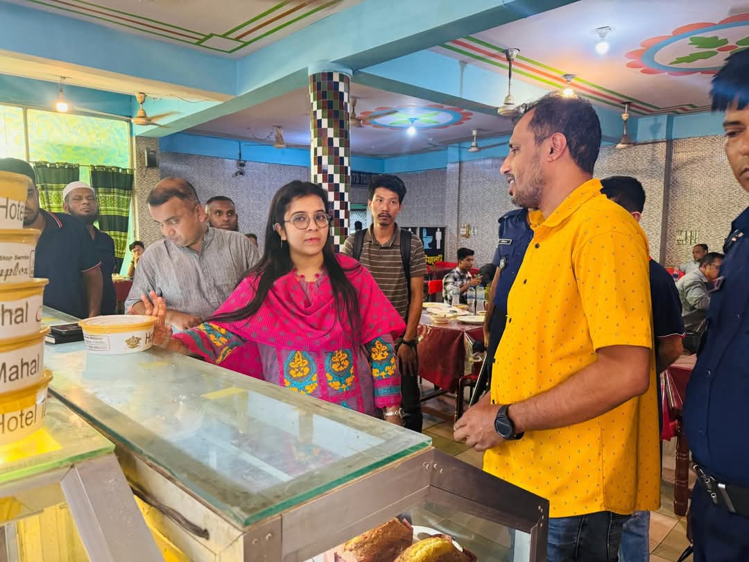 চৌদ্দগ্রামে দুইটি অভিজাত হোটেলে ভ্রাম্যমাণ আদালতের অভিযানে ১ লাখ ৮০ হাজার টাকা জরিমানা।