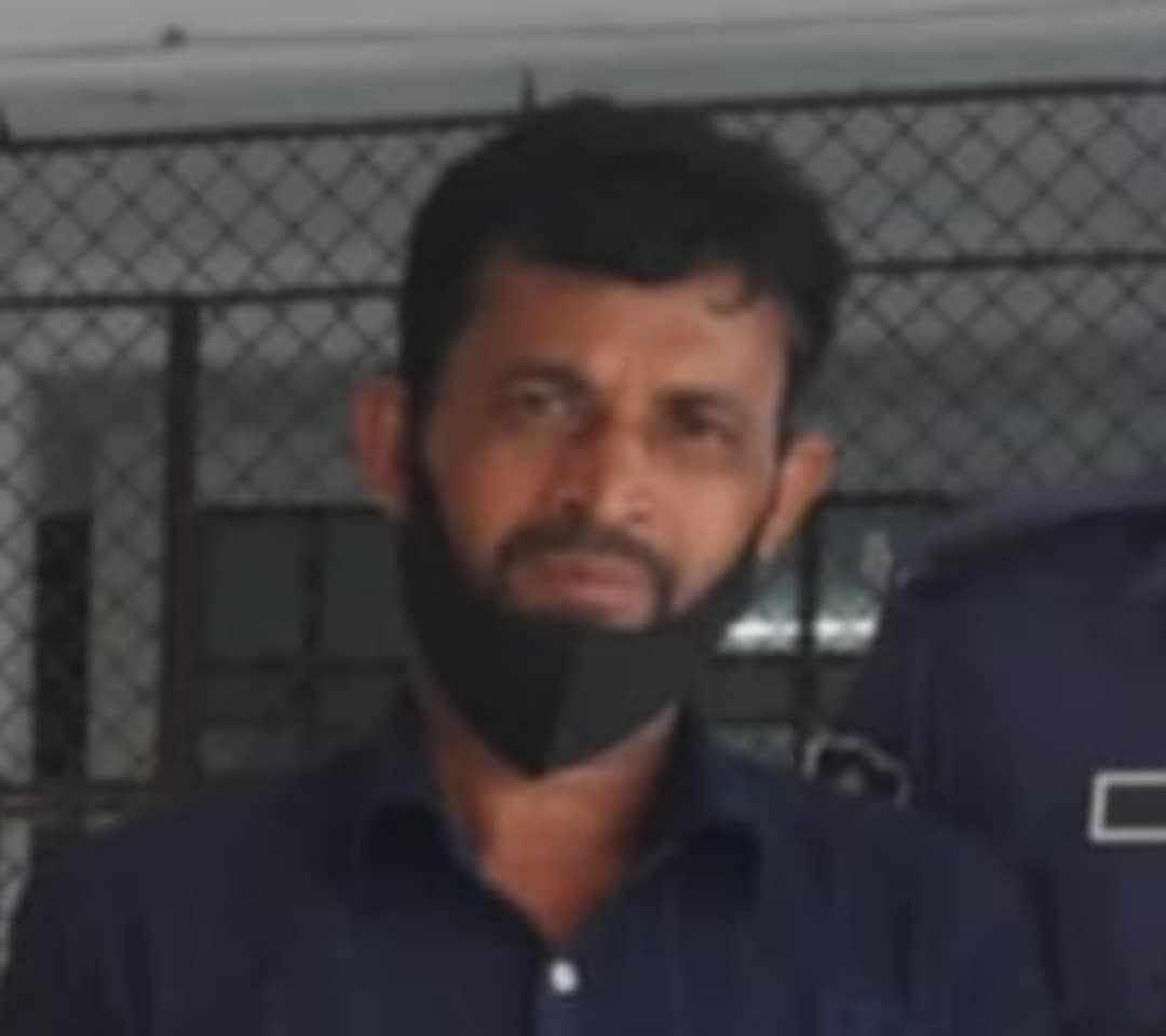 ছাড় পচ্ছেনা তৃতীয় শ্রেণির ছাত্রী ও যৌন হয়রানির শিকার হচ্ছে তারা। 