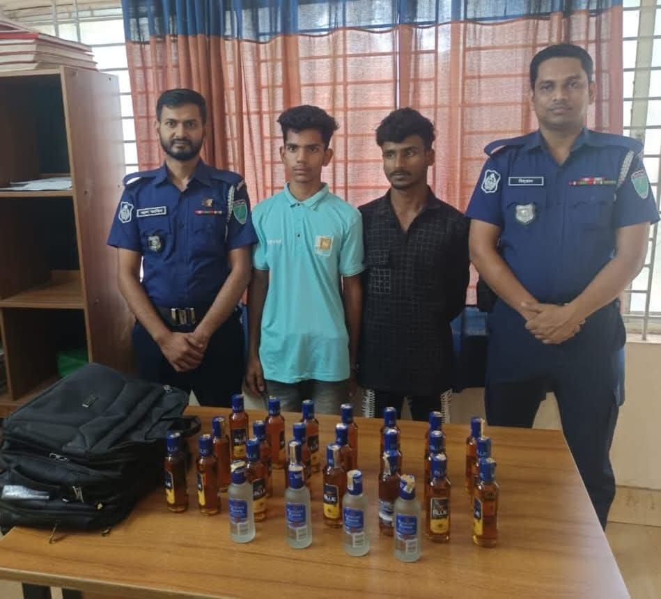 মাধবপুরে ভারতীয় মদসহ দুই জন গ্রেফতার।