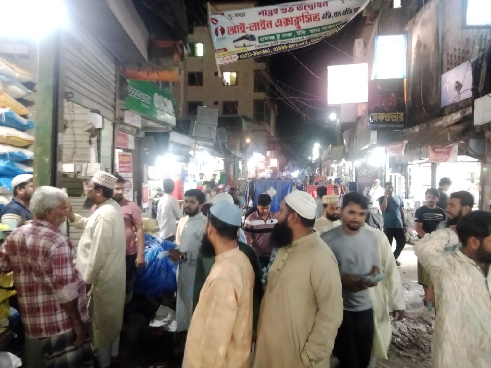 বাংলাদেশ জামায়াতে ইসলামীর চাটখিল বাজারে গণসংযোগ। 