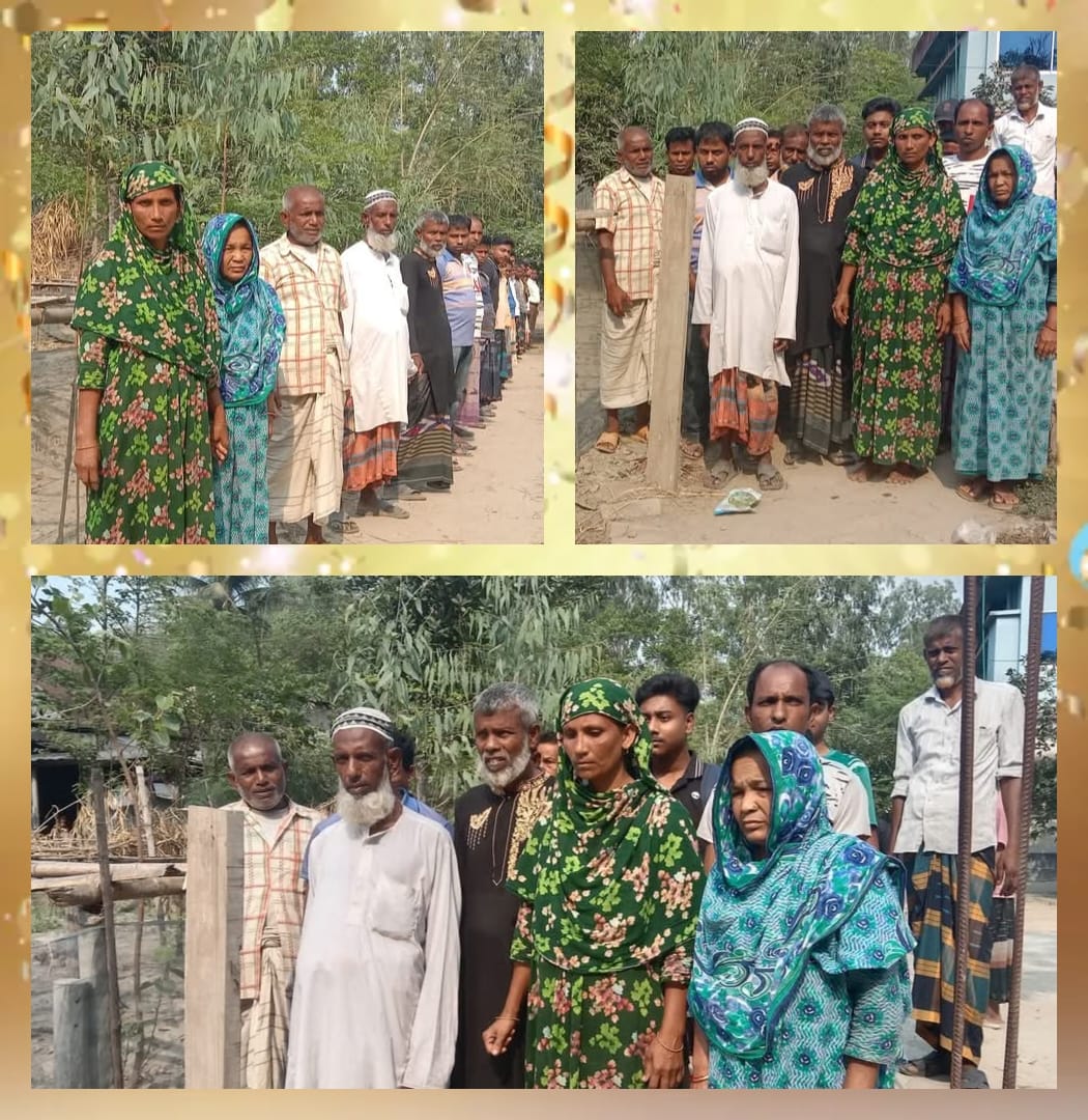 নওগাঁয় প্রায় ৩৫ টি পরিবারের লোকজনের চলাচলের রাস্তায় প্রতিবন্ধকতা সৃষ্টি করায় প্রতিকারের দাবিতে মানববন্ধন।