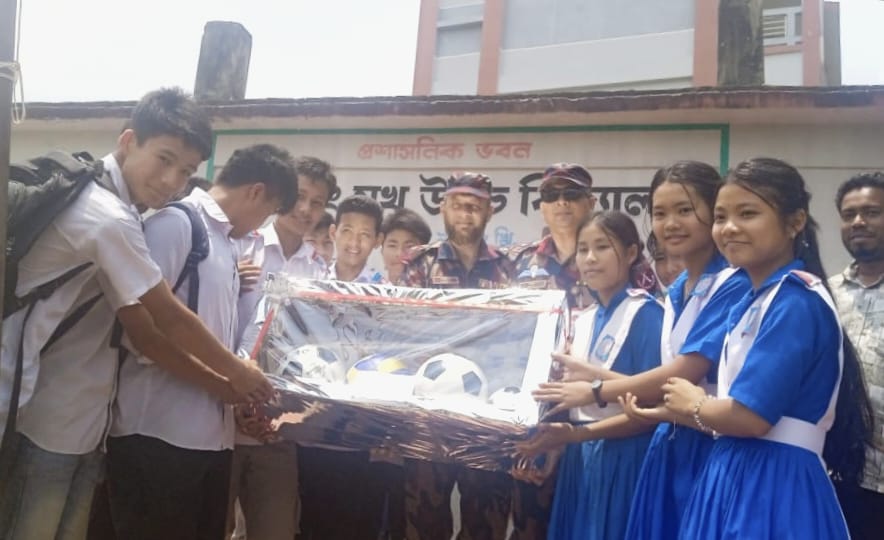 পানছড়িতে ৩ বিজিবির উদ্যোগে শিক্ষা ও ক্রীড়া সামগ্রী বিতরণ