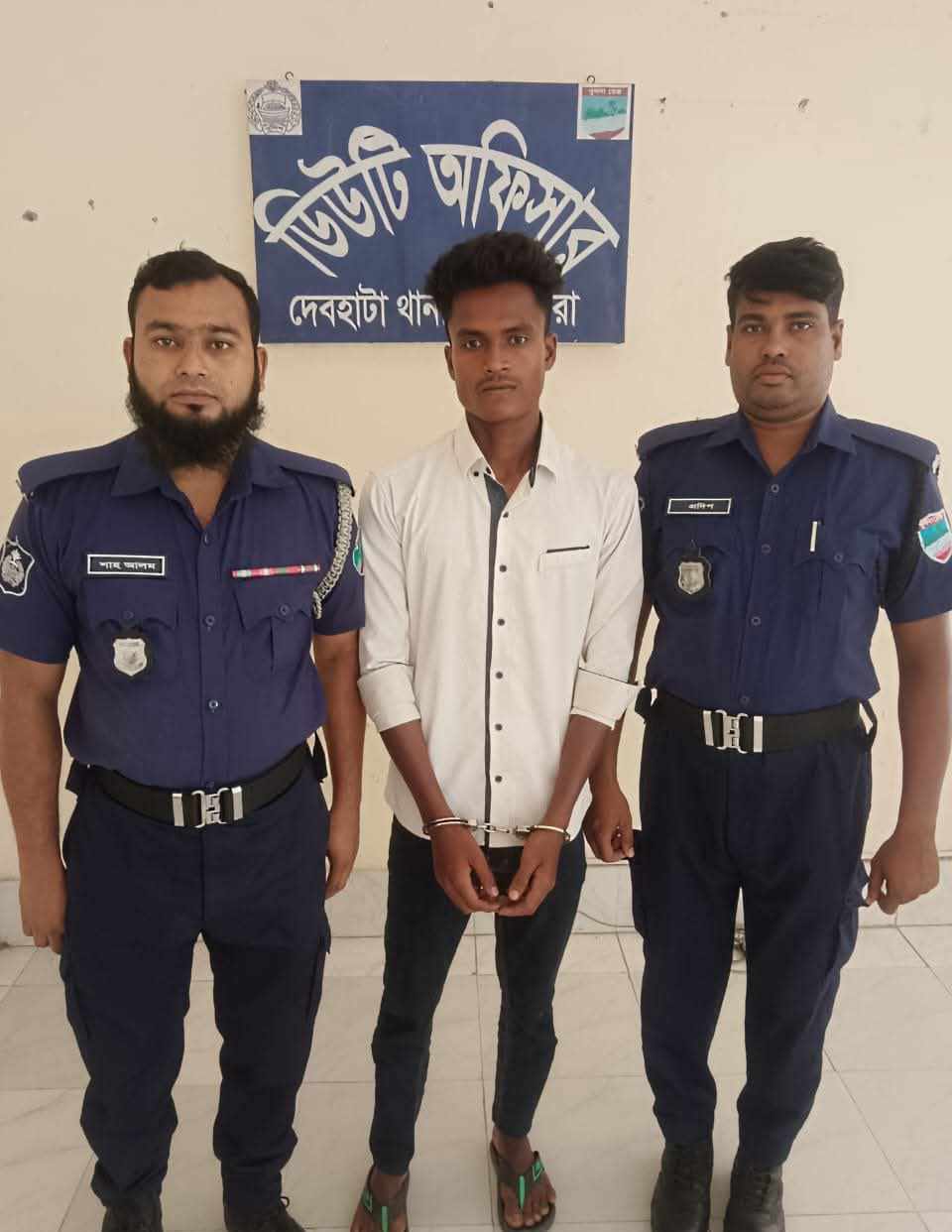 দেবহাটায় পুলিশের অভিযানে পরোয়ানাভুক্ত ১ আসামী আটক