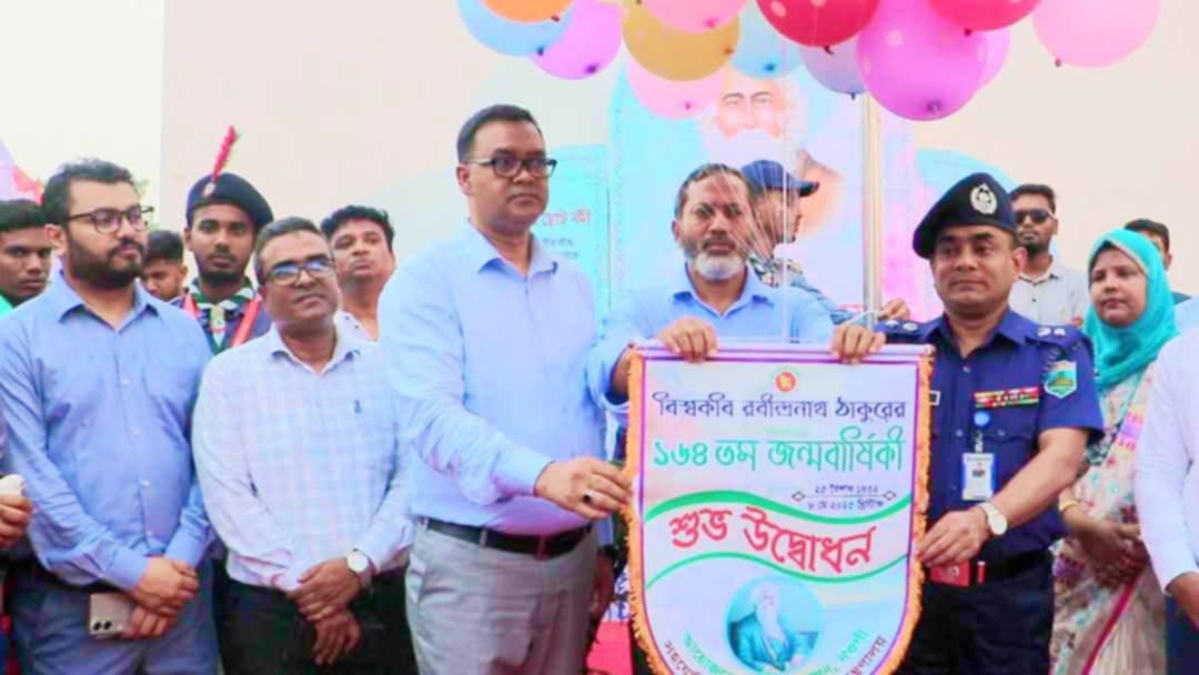 নওগাঁয় বিশ্বকবি রবীন্দ্রনাথ ঠাকুরের ১৬৪ তম জন্মবার্ষিকী উপলক্ষে পরিসর তিনদিন ব্যাপী মেলার শুভ উদ্বোধন 