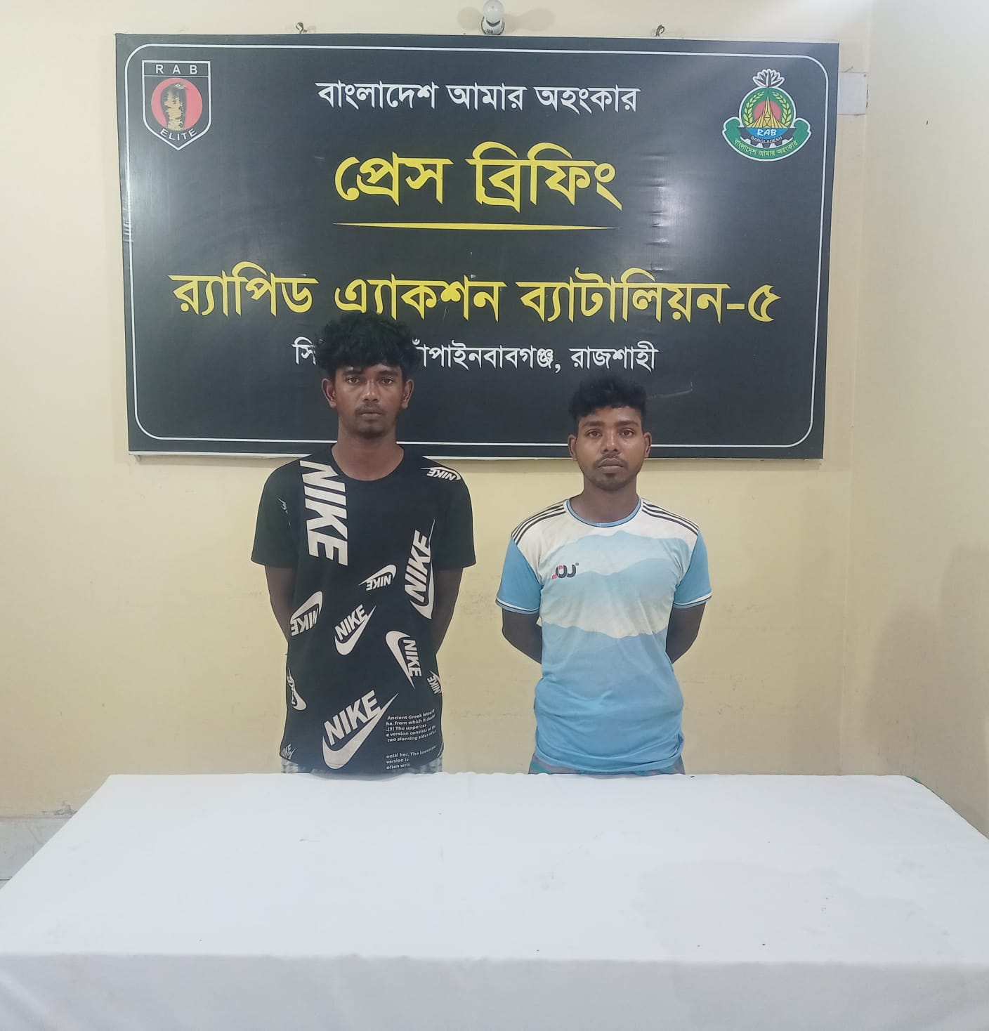 ১২০৫ লিটার চোলাই মদ সহ ০২ জন পেশাদার মাদক ব্যবসায়ী গ্রেফতার