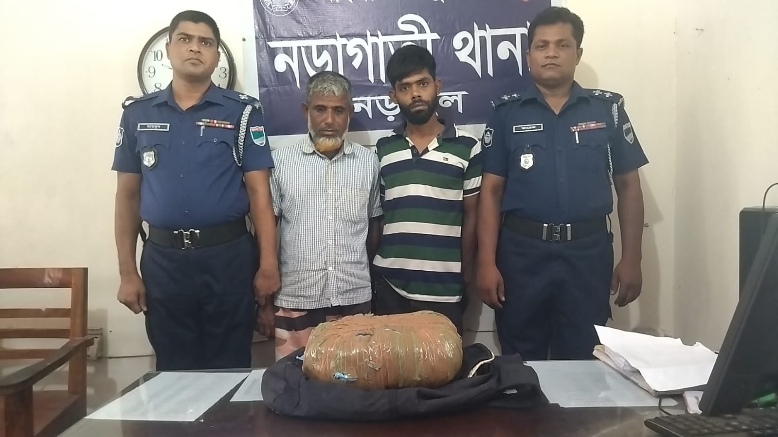 কালিয়া ২ মাদক ব্যবসায়ী গাঁজাসহ আটক।