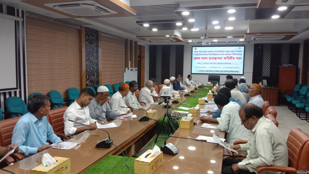 চাঁপাইনবাবগঞ্জে লবণ ও চামড়া ব্যবসায়িদের সাথে ডিসি’র মতবিনিময়