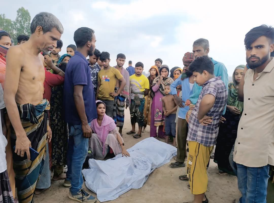 সলঙ্গার হাটিকুমরুল বাস চাপায় সৈকত আহমেদ নামের ১ যাত্রীর মৃ’ত্যু হয়েছে।