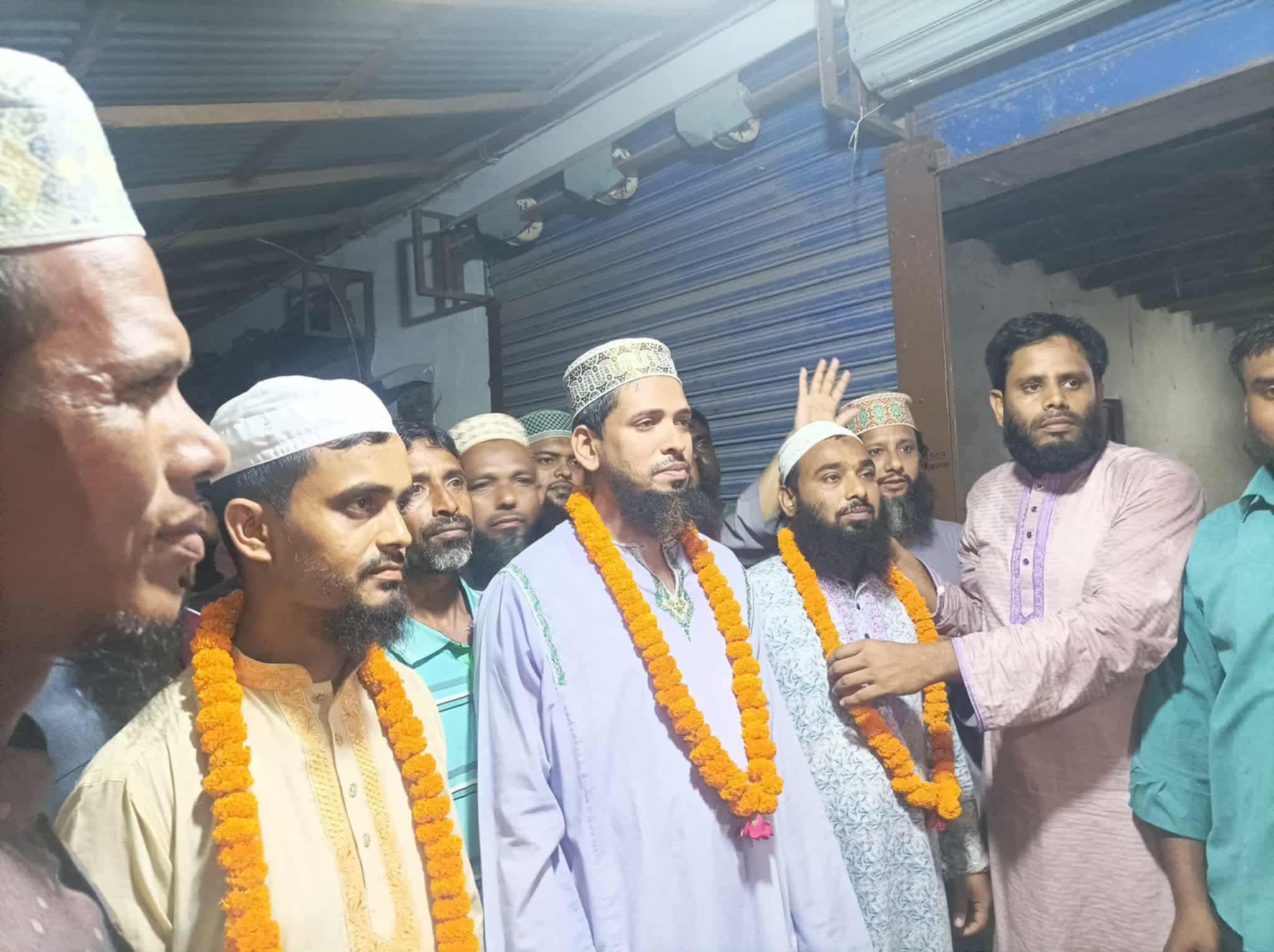 নাটোর সদর উপজেলার হালসা ইউনিয়নের বাগরোম বাজার কমিটি গঠনে এক ব্যতিক্রমী নির্বাচন অনুষ্ঠিত ।