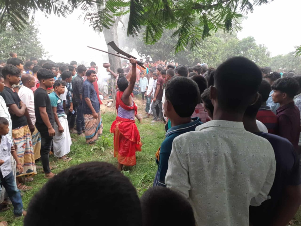 নওগাঁর গোয়ালা ইউপির ফজেলাপুরে ঐতিহ্যবাহী ও অলৌকিক বনকালী পূজার মেলা অনুষ্ঠিত । 