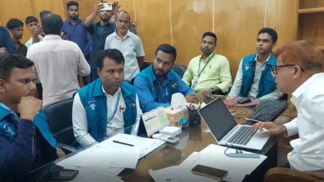 নওগাঁ জেলা নির্বাচন কার্যালয়ে সেবা প্রত্যাশীদের অভিযোগে, দুদকের আজ অভিযান ।