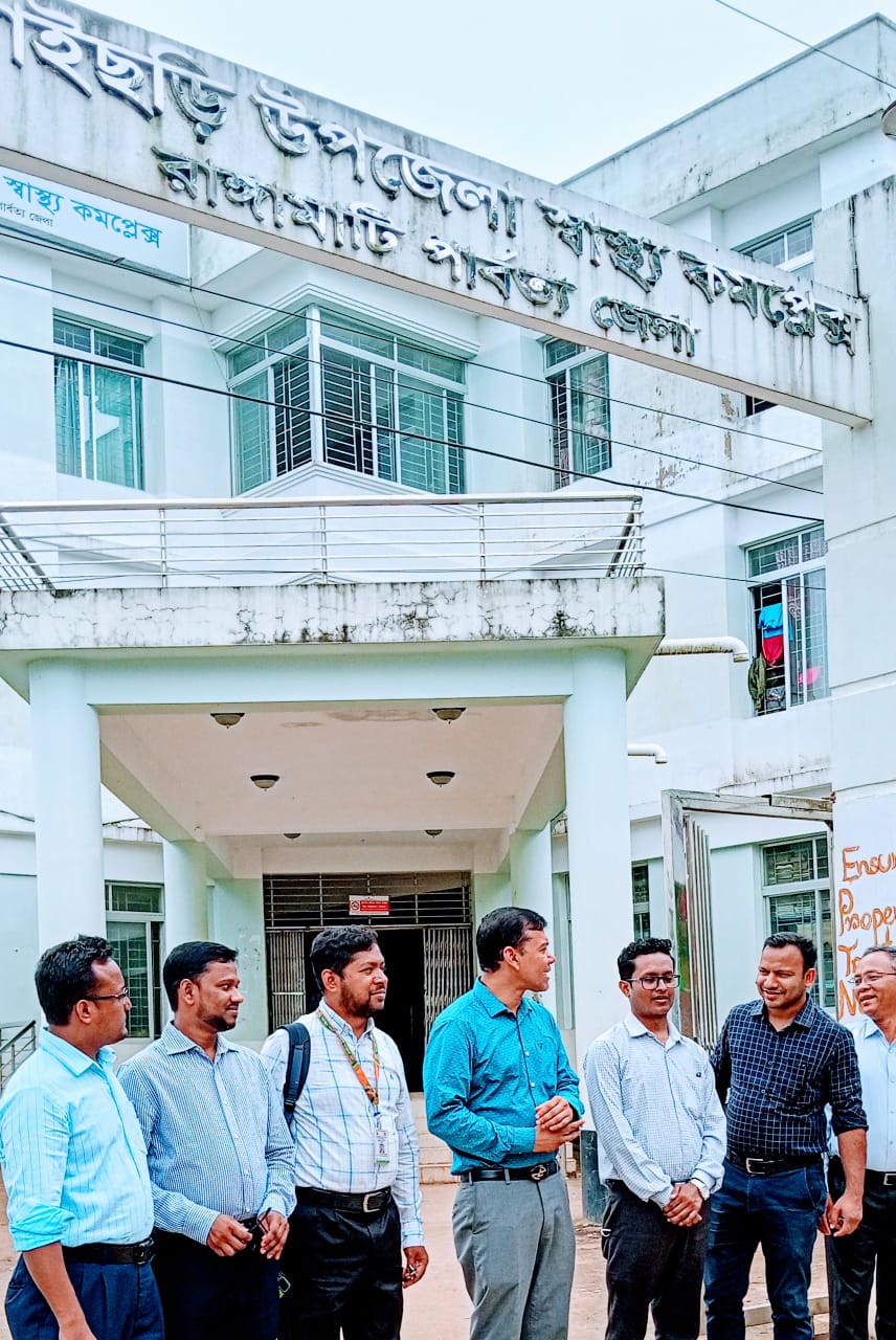 বিলাইছড়ি উপজেলা স্বাস্থ্য কমপ্লেক্সে পরিদর্শনে সহকারী পরিচালক ।