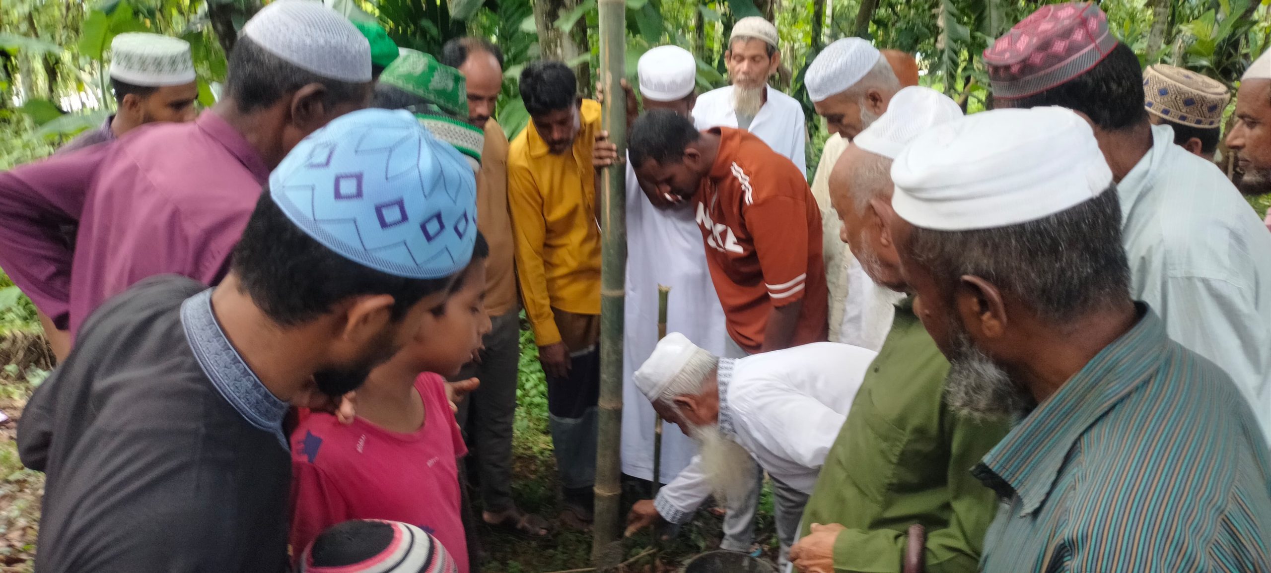 লক্ষাধিক টাকার ঘর নিমার্ণ করে দিচ্ছেন দ্বীনেরটুক যুব ঐক্য পরিষদ।