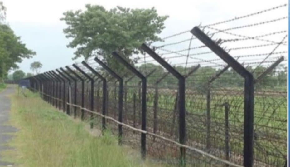 নওগাঁর সীমান্ত এলাকায় ইব্রাহিম নামে এক বাংলাদেশী গরুর রাখালকে গুলি করেছে ভারতীয় বিএসএফ । 