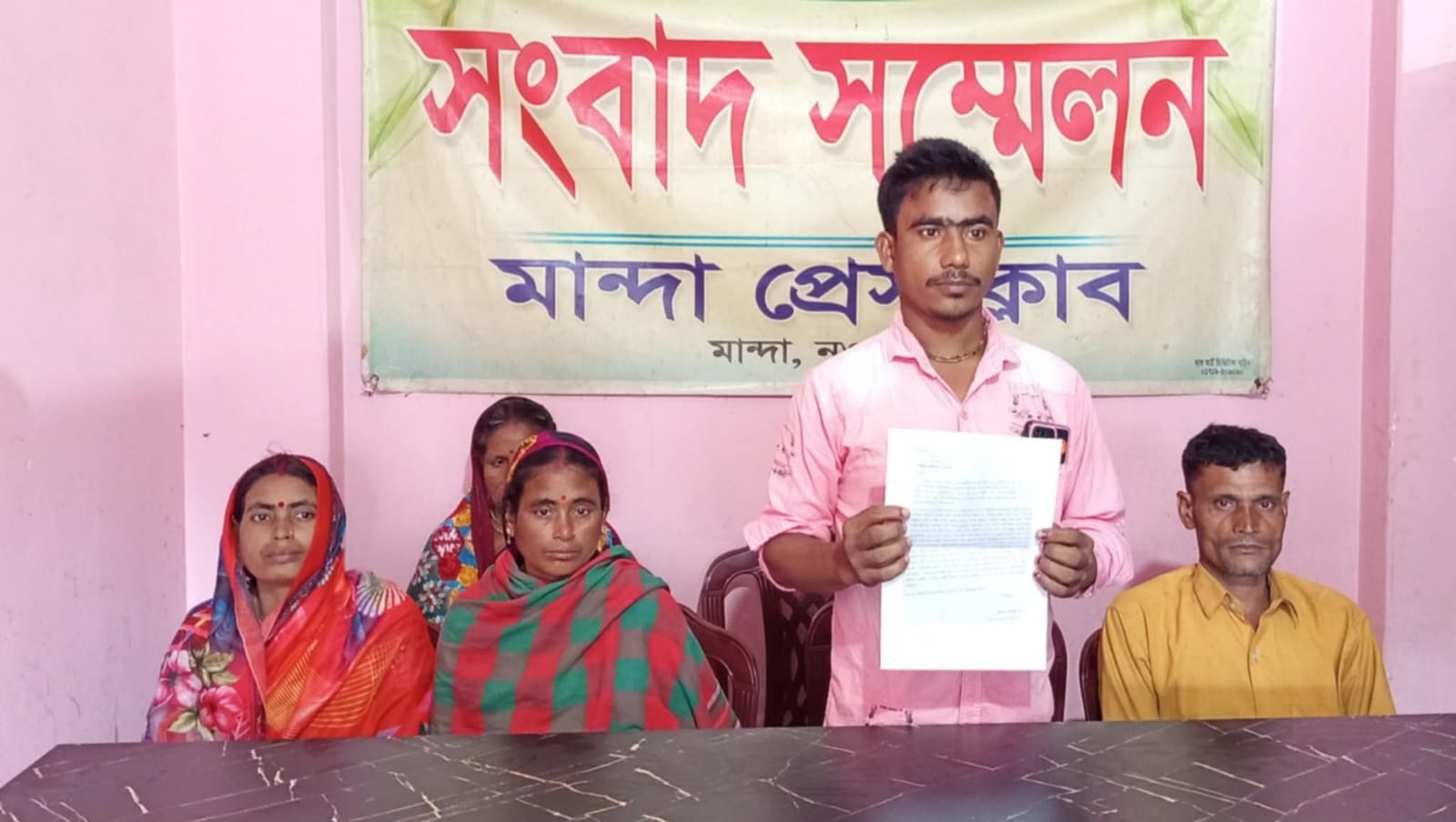 নওগাঁর নিয়ামতপুরে অপহরণের ২১ দিনেও খোঁজ মেলেনি স্কুলছাত্রী সরস্বতী রানী হালদারের ।