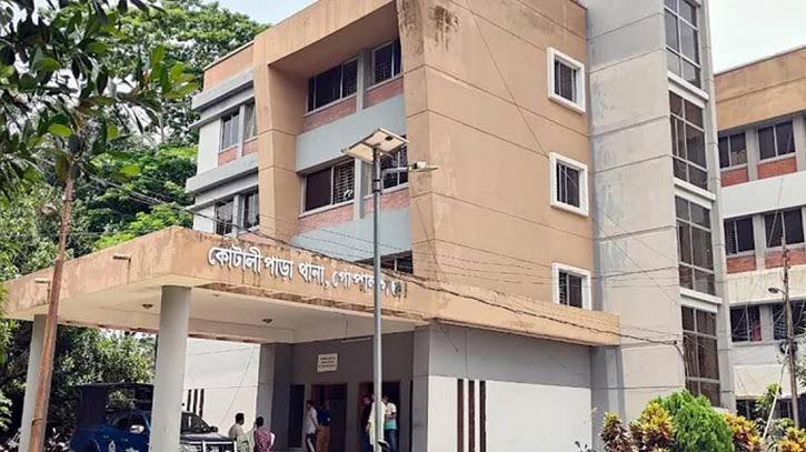 গোপালগঞ্জের কোটালীপাড়ায় আ. লীগের ১৬৫৫ নেতাকর্মীকে আসামি করে মামলা, গ্রেপ্তার।
