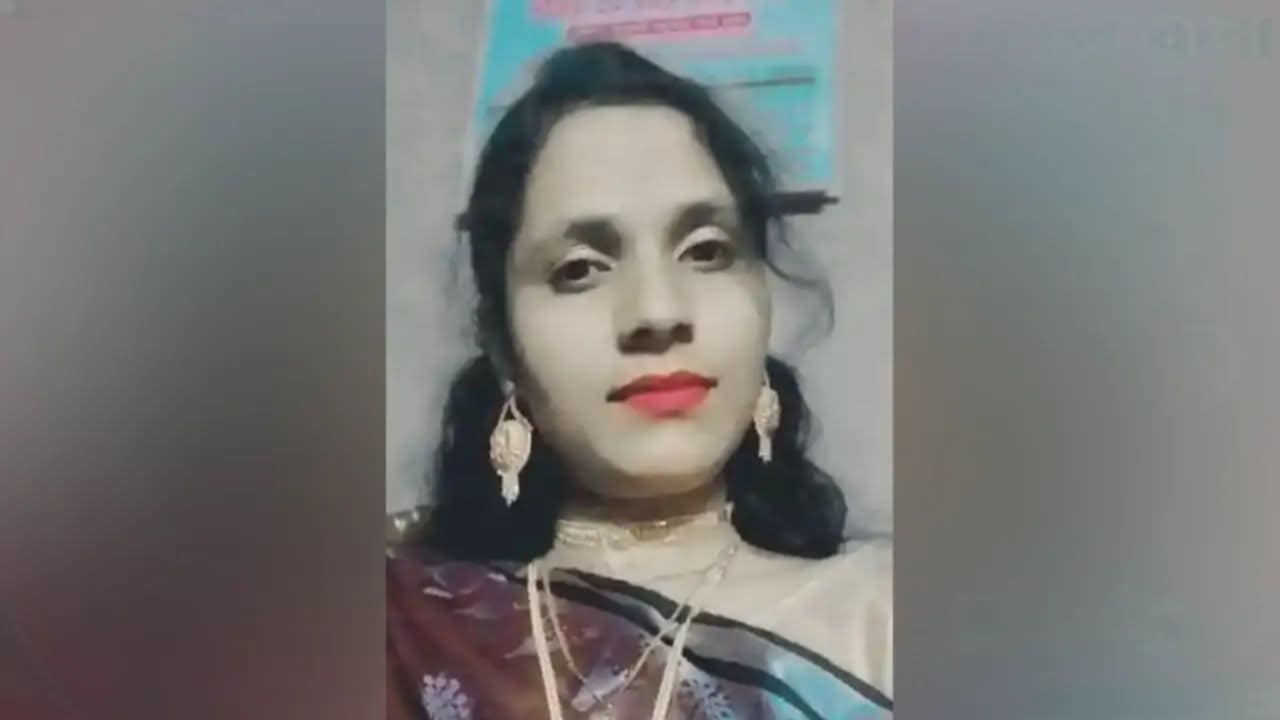 নওগাঁর দোগাছী-পথরকুটায় প্রবাসী স্বামীকে তালাক দিয়ে অর্ধ-কোকি টাকা স্বর্ণালংকার নিয়ে উধাও চাঁদনী ।