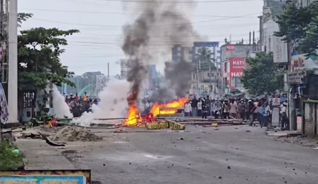 গোপালগঞ্জের সহিংসতায় নতুন আরেক মামলা। মোট মামলা ১৩, আসামী ১৫,৬৩০ ।