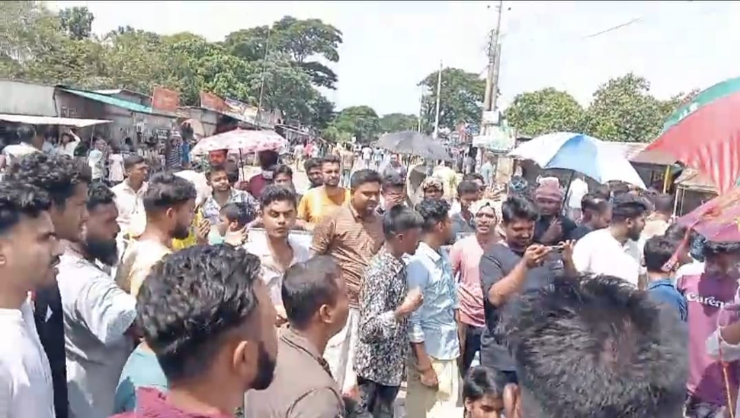 ফরিদপুরে সড়ক অবরোধ দক্ষিণবঙ্গ অচল,কোন মূল্যে ভাঙ্গাকে বিভক্ত হতে দেব না
