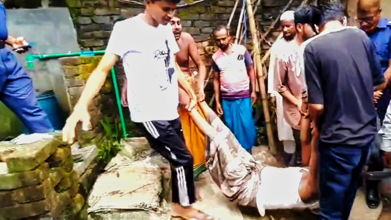 জয়পুরহাটে স্বামীর ধারালো অস্ত্রের আঘাতে স্ত্রী নিহত: স্বামী আটক