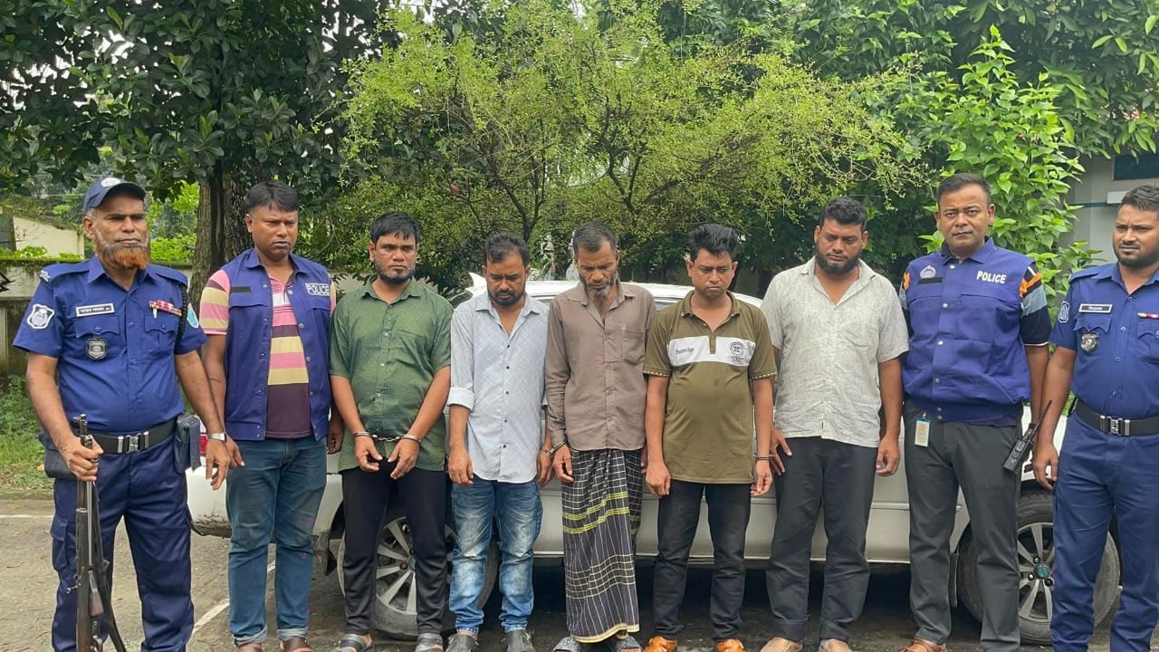 ধামরাইয়ে ডাকাতির প্রস্তুতি কালে ৫ ডাকাত গ্রেপ্তার