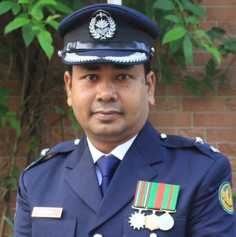 বোয়ালিয়া মডেল থানায় ন্যায়বিচার,মানবিকতা আধুনিক পুলিশের প্রতিচ্ছবি ওসি আবুল কালাম আজাদ
