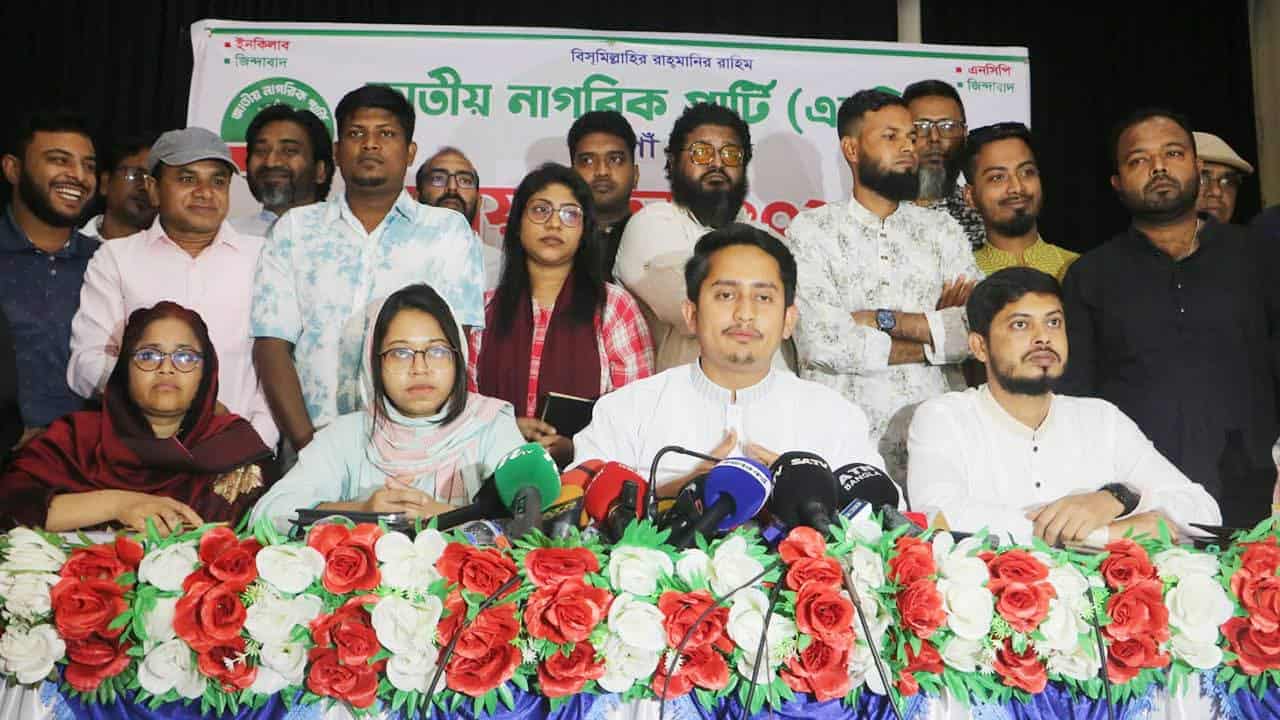 নওগাঁ এনসিপির মুখ্য সংগঠক সারজিস আলম বলেন, মৃত্যু ছাড়া আর কোন সেফটি নেই?