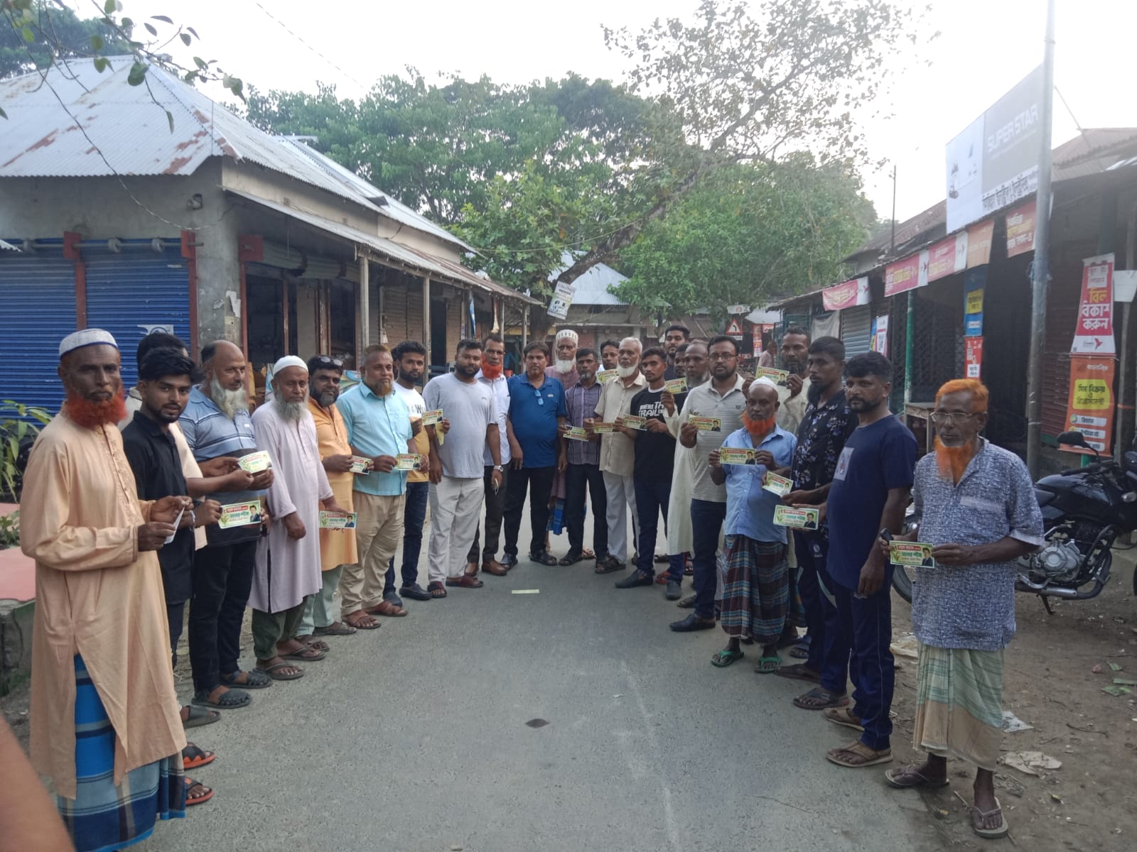 নড়াইলে বাংলাদেশ জাতীয়তাবাদী দল বিএনপি ঘোষিত ৩১ দফা বাস্তবায়নের লক্ষ্য লিফলেট বিতরণ করেন ।