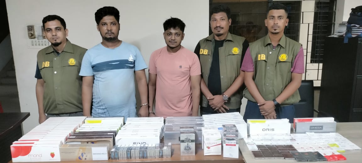 ডিবি পুলিশের হাতে বিদেশি সিগারেট সহ আটক ২জন।*