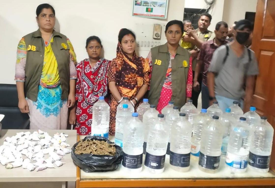 ডিবি পুলিশের অভিযানে মাদক সহ আটক ২জন।