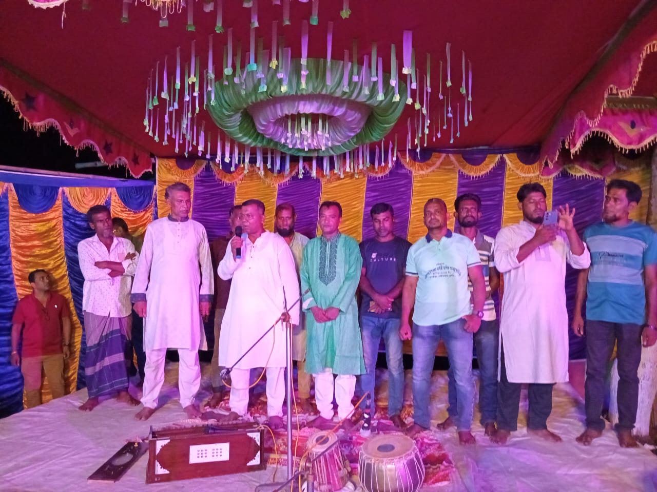 পাইকগাছায় বোয়ালিয়া শ্রীশ্রী জগদ্ধাত্রী পূজা মন্দির পরিদর্শন করেন-বিএনপি নেতা রফিক