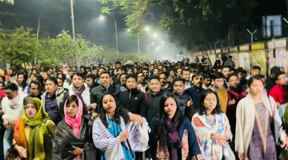 জাতীয় নির্বাচনের তফসিলের খবরে ঢাবি ছাত্রদলের স্বাগত মিছিল