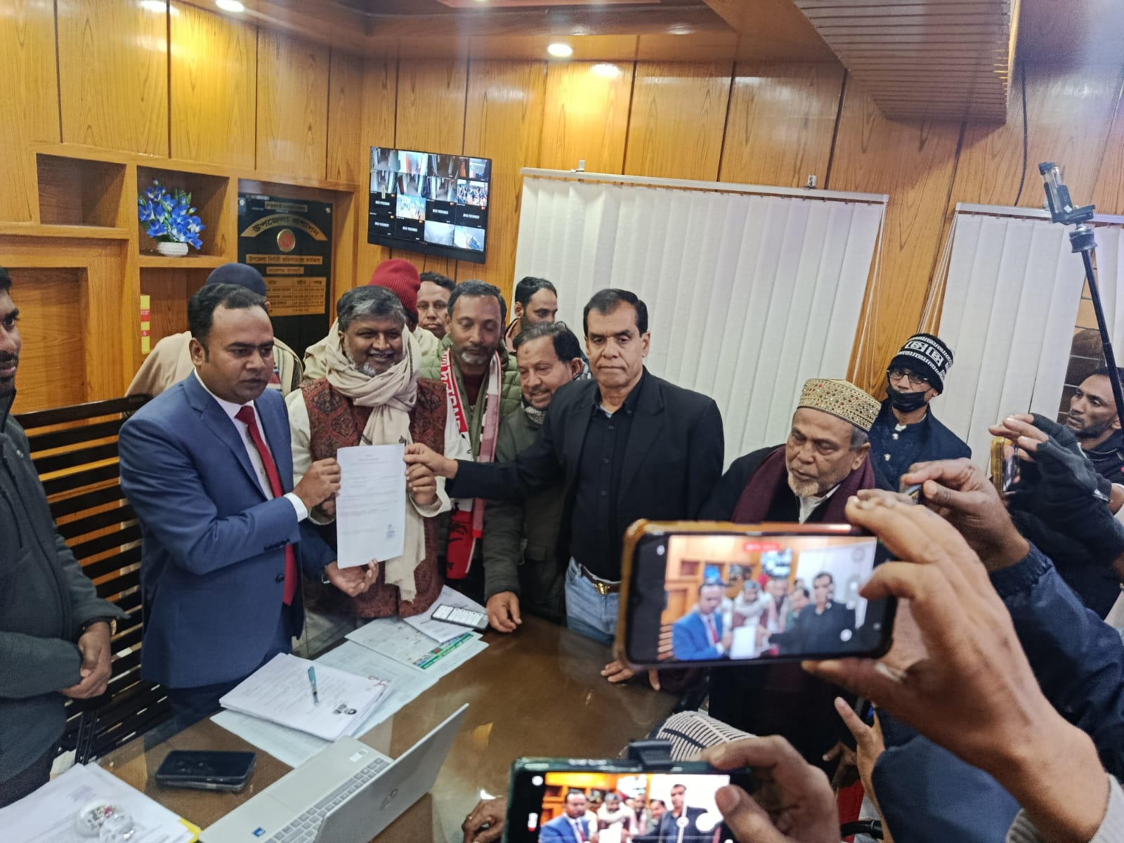 বাগেরহাট-৪ আসনে বিএনপির প্রার্থী সোমনাথ দে’র মনোনয়নপত্র দাখিল